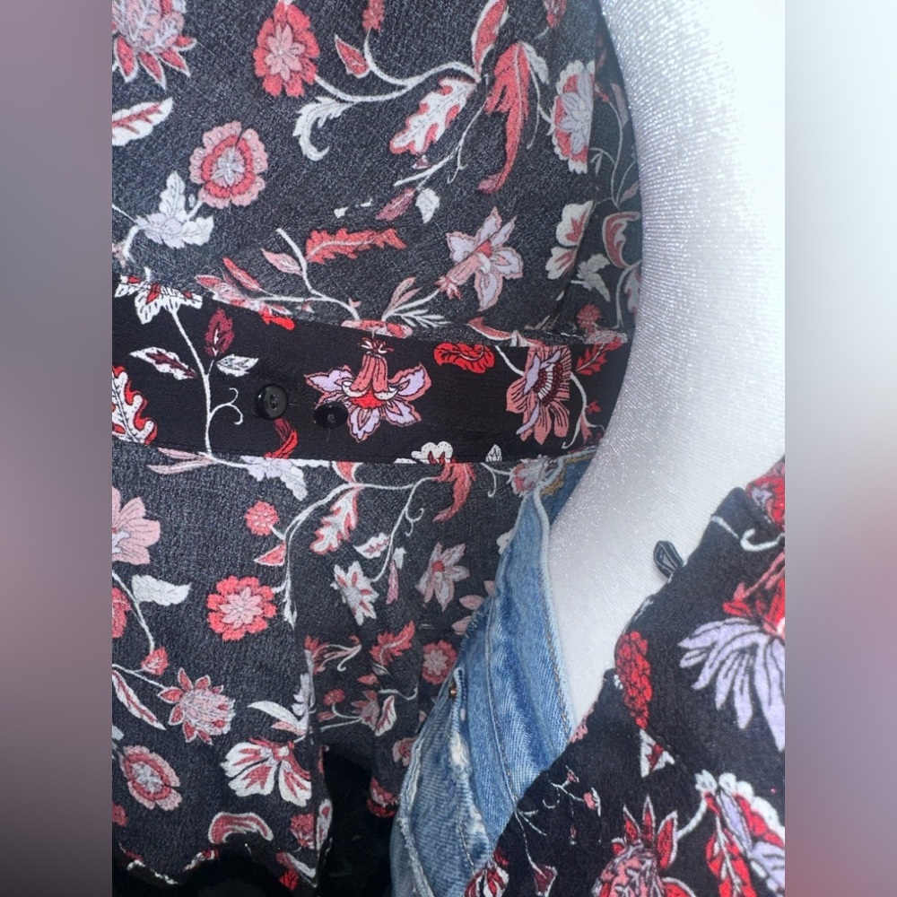 Banana Republic Women’s Black and Red Floral Printed Wrap Top size XS - Picture 4 of 7